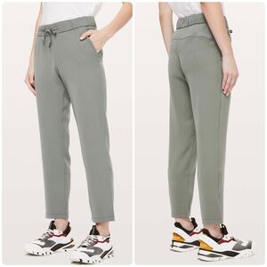 Lululemon On The Fly 7/8 Pant *Woven Grey Sage Size 6